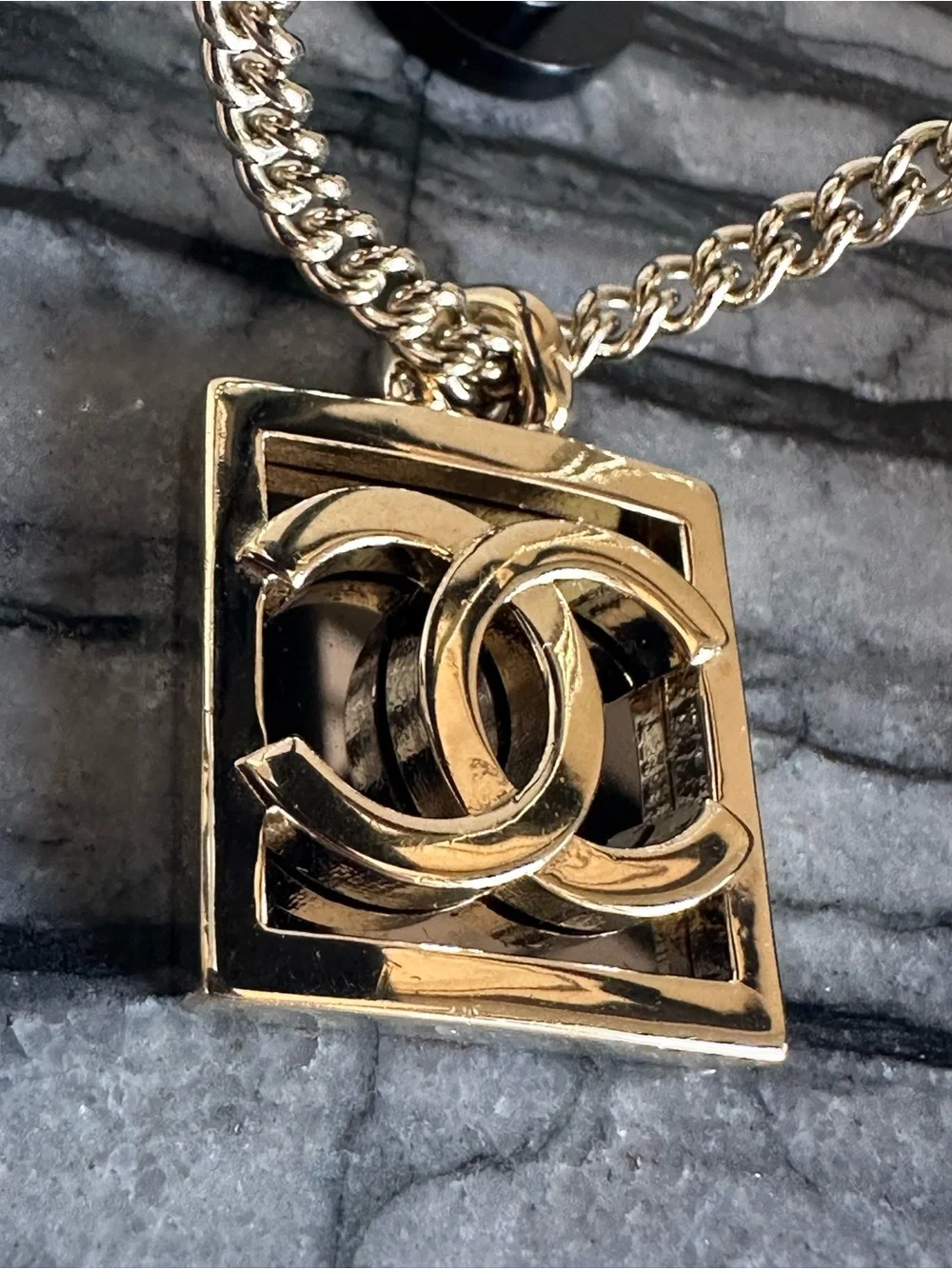 CHANEL 2023 A23B Gold-Tone Black Square CC Pendant Chain Necklace Full Set